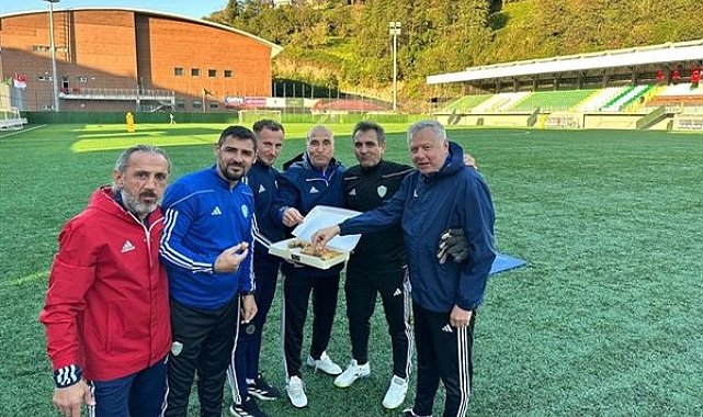 Çayelispor’a Onursal Başkan Mehmet Yazıcı’dan baklava morali