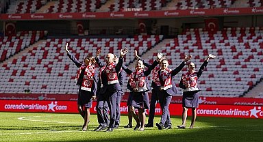 Corendon Airlines, Onvo Antalyaspor-Sipay Bodrum FK maçında taraftarlara sürpriz boarding deneyimi yaşattı