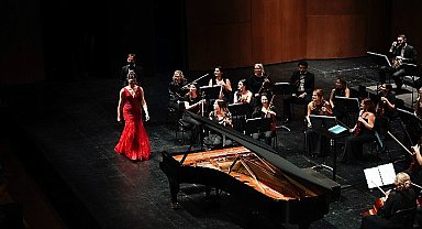 Cumhuriyet Coşkusu AKM'de Yankılandı: İlyun Bürkev'den Unutulmaz Bir Performans