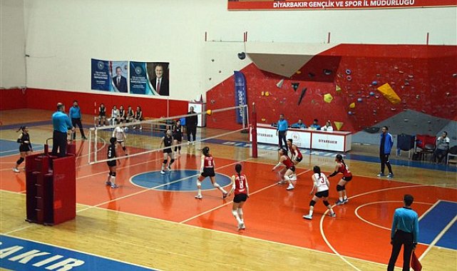 Diyarbakır Genç Kadınlar Voleybol Takımı, finale yükseldi