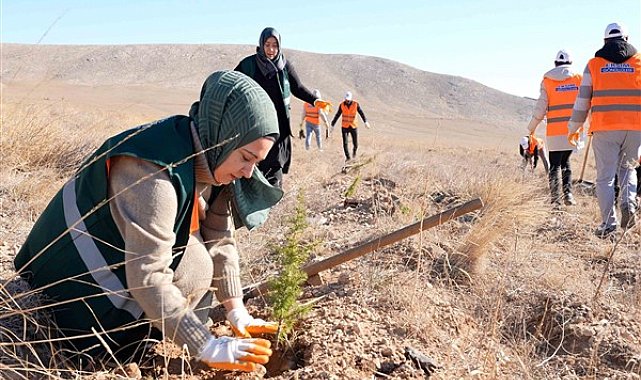 Eksim gönüllülerinden geleceğe yeşil miras: Konya’da 2 bin fidan toprakla buluşuyor