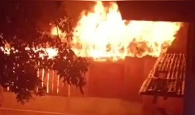 Endonezya'da yanardağ patlaması sonucu en az 10 kişi öldü