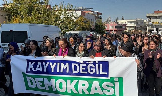 Eşbaşkan Şedal ve Zeydan, kayyım atanan belediyelerin önünde vatandaşlarla buluştu
