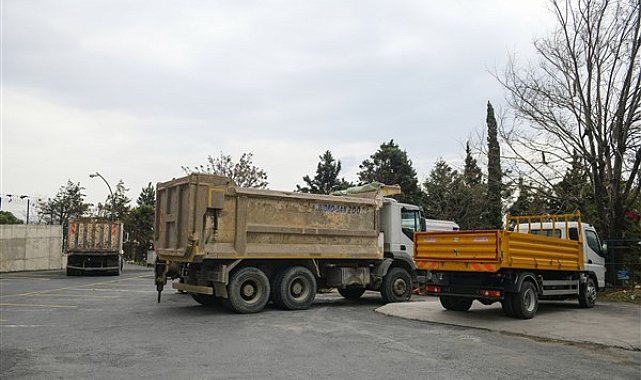 Esenyurt zabıtasından kaçak moloz dökümüne müdahale