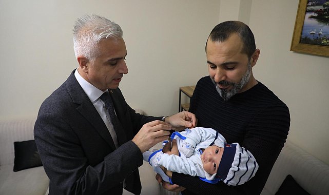 İETT'den metrobüste dünyaya gelen bebeğe ziyaret