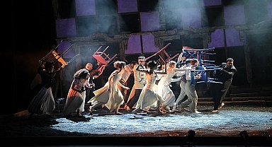 İKSV'de Şehir Tiyatrolarına tam not