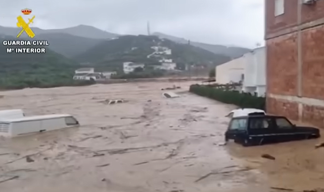 İspanya'da sağanak yağış geri dönerken okullar kapandı, insanlar tahliye ediliyor