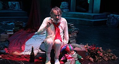 İstanbul Büyükşehir Belediyesi Şehir Tiyatroları, tiyatro sezonunun yeni haftasında 15 oyunla seyirci karşısına çıkıyor.