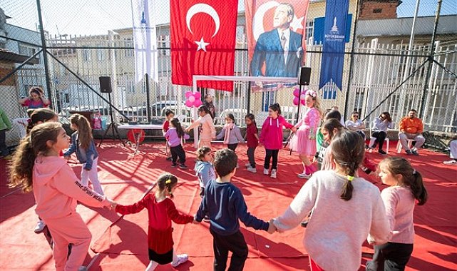 İzmir Büyükşehir Belediyesi, Basmane’de Çocuk Şenliği düzenledi