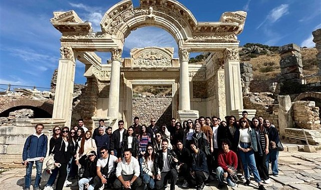 İzmir’de gençler için kültür gezileri başladı