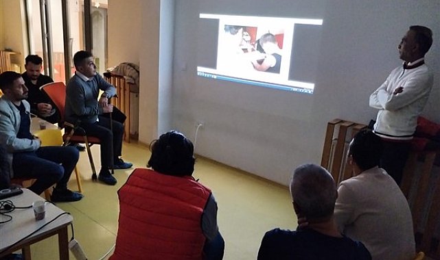 İzmit Belediyesi ve AÇEV işbirliğiyle babalara eğitim verildi