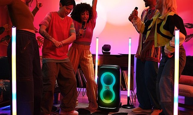 JBL PartyLight Stick ile geceyi aydınlatın