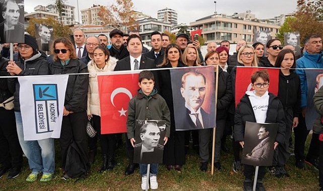 Kadıköy’de “Ata’ya Saygı Zinciri” oluşturuldu