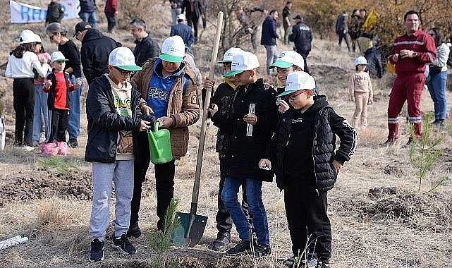 Kahramankazan'da Milli Ağaçlandırma Günü kapsamında fidan dikme etkinliği gerçekleştirildi.