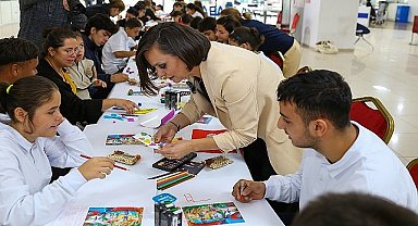 Karabağlar'da özel çocuklardan Atatürk'e sevgi resimleri