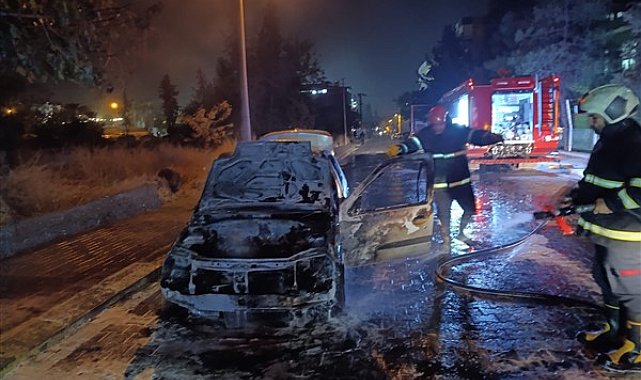 Karaköprü’de seyir halindeki otomobil alev alev yandı