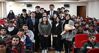 Kartepe MTAL öğrencileri Kocaman'ı dinledi.