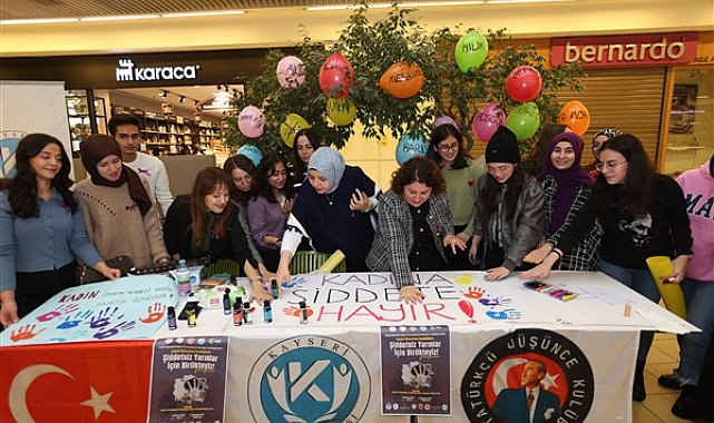 Kayseri Büyükşehir'den kadına şiddete karşı farkındalık standı