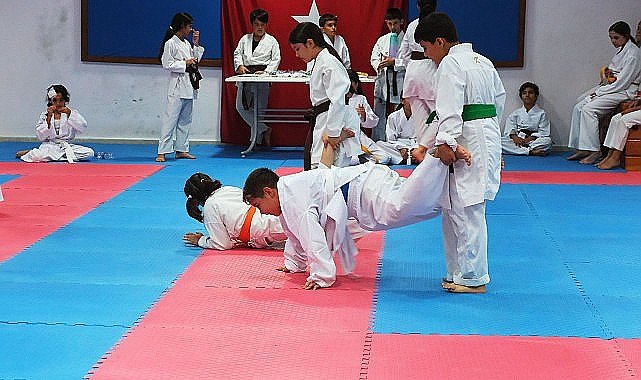 Kemer Belediye karate takımı kuşak atladı