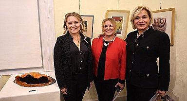 Konak'ta kadın sanatçılardan Ata'ya Saygı sergisi