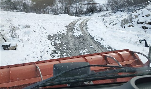 Mamak Belediyesi, kar nedeniyle kapanan yollar açtı