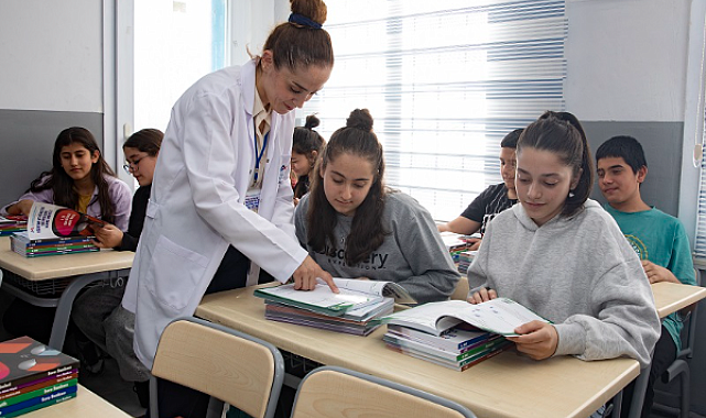 Mersin Büyükşehir’den öğrencilere ücretsiz kaynak kitap desteği