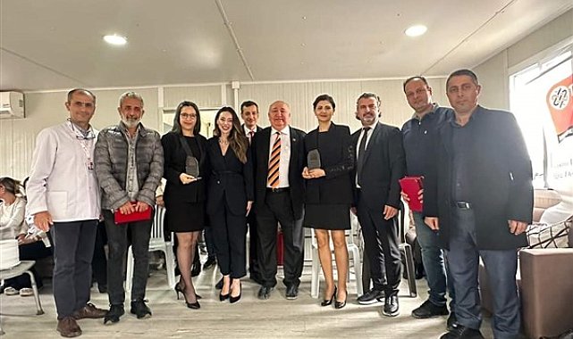 Meslekte 25. yılını dolduran diş hekimlerine onur plaketi