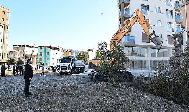 Metruk Binaların Yıkımı ile Çiğli'de Trafik Rahatlıyor