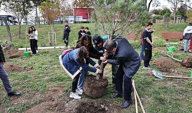 Millet Bahçesi’ne 30 fıstık çamı dikildi