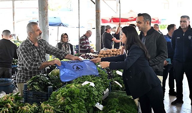 Muratpaşa Belediyesi pazarlarda tek tip önlük uygulaması başlattı