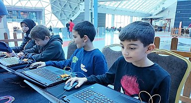  Öğrenciler Ara Tatilde Konya Bilim Merkezi'nde Dijital Dünyayı Keşfetti