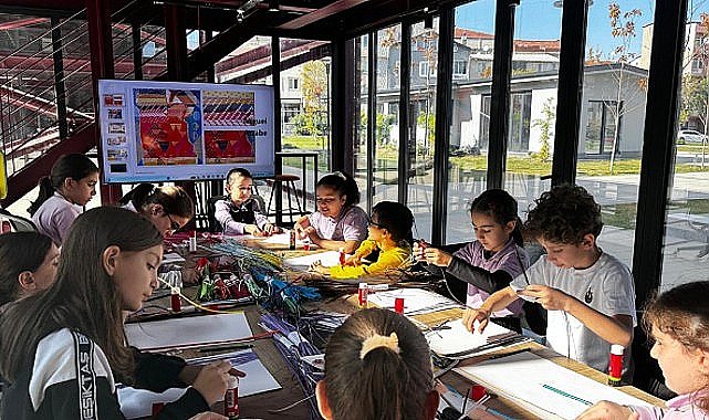 Öğrenciler kağıt dokumayı öğrendi
