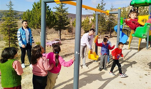 Piri Reis Erkek Yurdunun gönüllü öğrencilerinden, Gülkaya Köyü İlkokulunu ziyaret