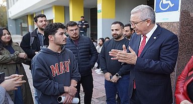 Rektör Prof. Dr. Budak sınavlara hazırlanan öğrencileri ziyaret etti