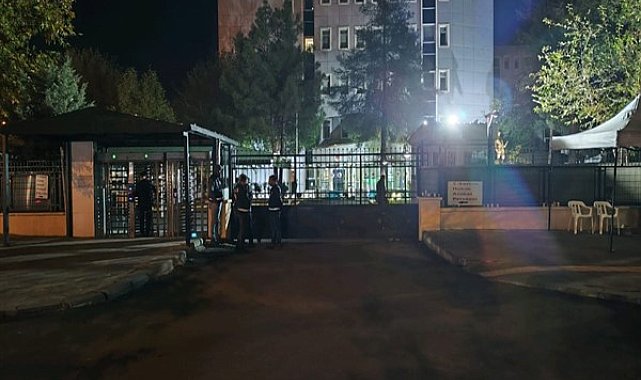 Rojin Kabaiş'in babası Diyarbakır Adliyesi önüne gitti
