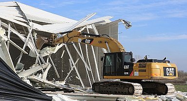 Tahtalı'da kaçak depo yıkıldı