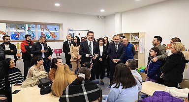 TBB ve İBB Başkanı Ekrem İmamoğlu, Eyüpsultan'daki Yuvamız İstanbul Çocuk Etkinlik Merkezi'nde miniklerle sohbet etti, velilerle dertleşti.