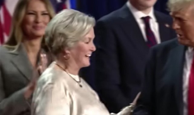Trump'ın geçiş ekibi Biden'dan devralma sürecini başlatmak için anlaşma imzaladı