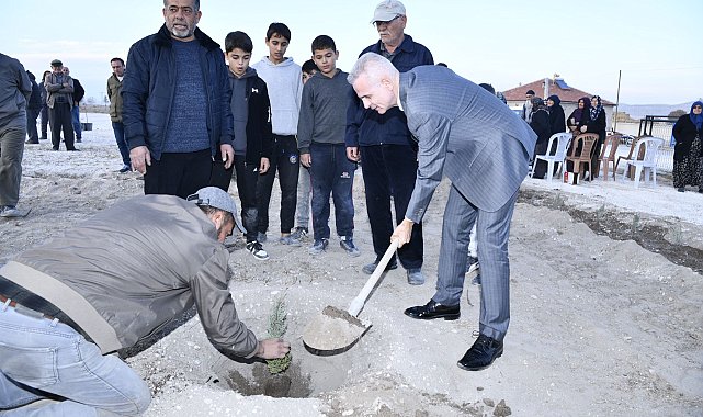 Vali Çiçekli, fidan dikimi etkinliğine katıldı