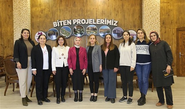 Van Büyükşehir Kadın Politikaları Daire Başkanı Sönmez, kadınlarla buluştu
