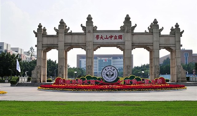 Xi, Sun Yat-sen Üniversitesi'nin 100. yaşını kutladı