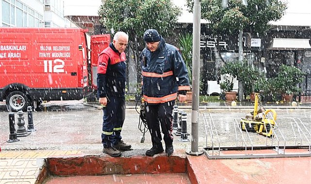 Yalova Belediyesi’nden yoğun yağış ve lodosa karşı mücadele
