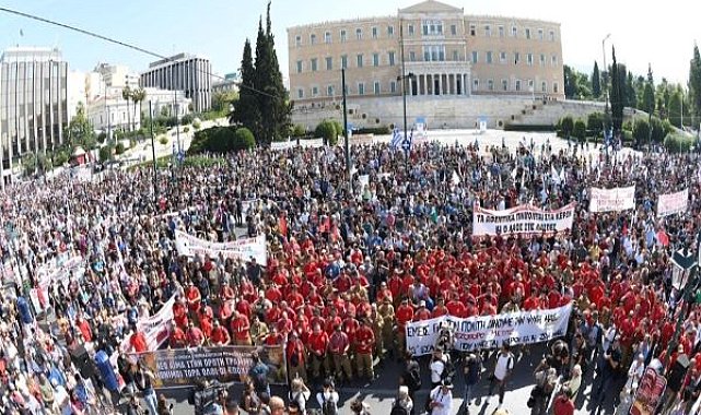 Yunanistan'da işçiler yaşam maliyetini protesto için genel greve çıkıyor