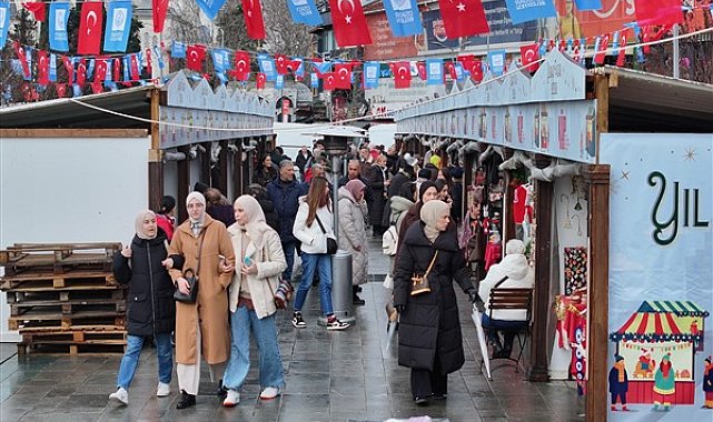 “2025 Yılbaşı Pazarı” Üsküdar'da başladı