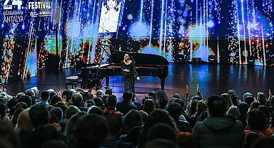 24. Antalya Piyano Festivali Karsu'nun büyüleyici performansıyla başladı