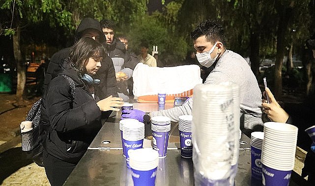 Antalya Büyükşehir'den final haftasında öğrencilere sıcak çorba ikramı