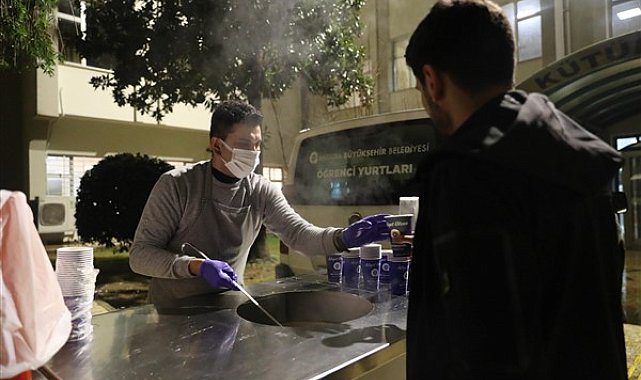 Antalya’da final haftasında öğrencilere sıcak çorba ikramı