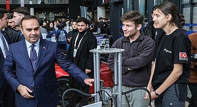 Bakan Kacır'dan Kocaeli'nin teknoloji takımlarına övgü; 