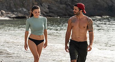 Barış Arduç ve Hande Erçel'den Tutkulu Bir Hikaye: Netflix, Rüzgara Bırak Filminin Fragmanını Yayınladı