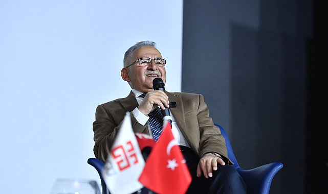Başkan Büyükkılıç, AGÜ'lü öğrencilerle buluştu